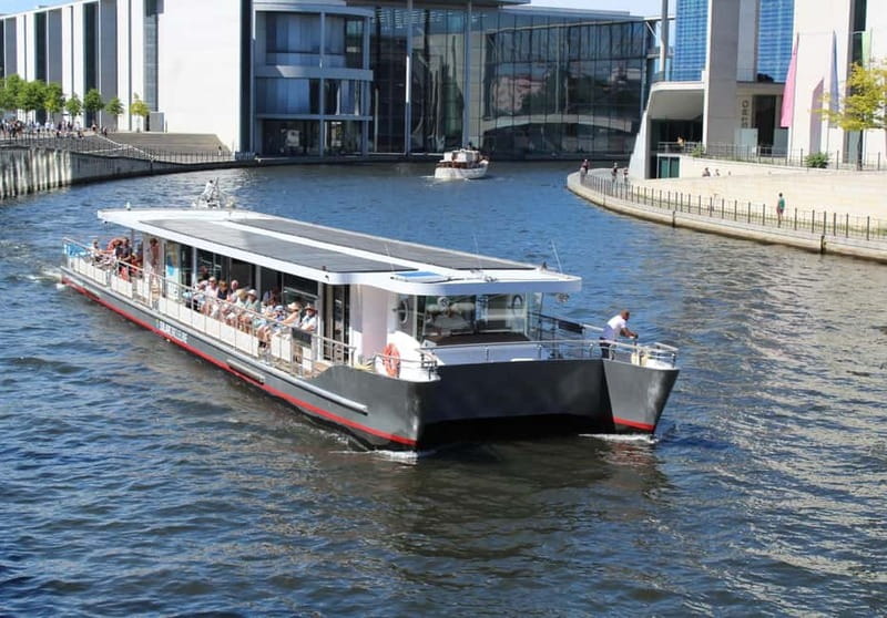 Evening Boat Tour 1.5 hour with our solarcatamaran - Solarcatamaran on the Spree: why the quiet matters