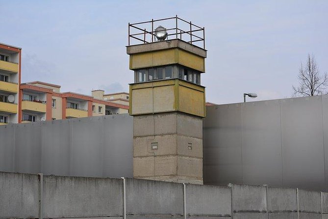 Explore The Berlin Wall: Cold War Berlin and Behind the Berlin Wall - A 3-hour Berlin Wall loop that keeps you moving