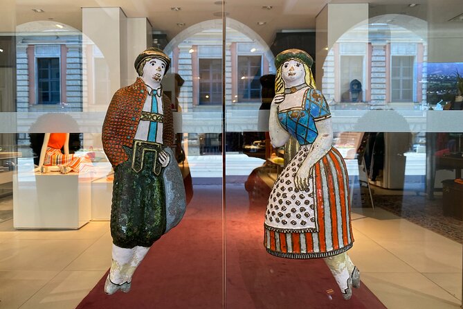 Fall in Love with Munich in a Private Old Town Walking Tour - What makes Victoria’s guiding style different, especially on a busy day