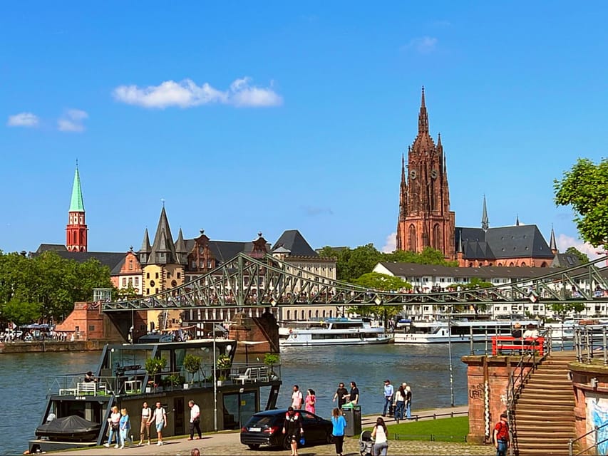 Frankfurt: Discover the heart of Frankfurt - a city tour in German - Starting at St. Paul’s Church, then getting your bearings fast