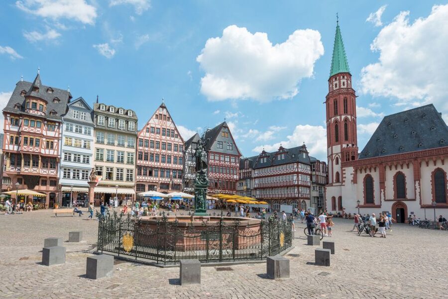 Frankfurt: Highlights and New Old Town English-Language Tour - Frankfurt’s Reconstructed New Old Town in 90 Minutes