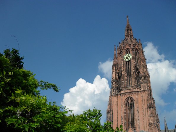 Frankfurt Highlights English Walking Tour - Stop 6: Old Jewish Cemetery, medieval ghetto and Holocaust Remembrance Wall