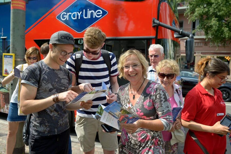 Frankfurt: Hop-On, Hop-Off Grand or Express Bus Ticket - Museumsufer, Eisener Steg, Alt Sachsenhausen, and the river quays