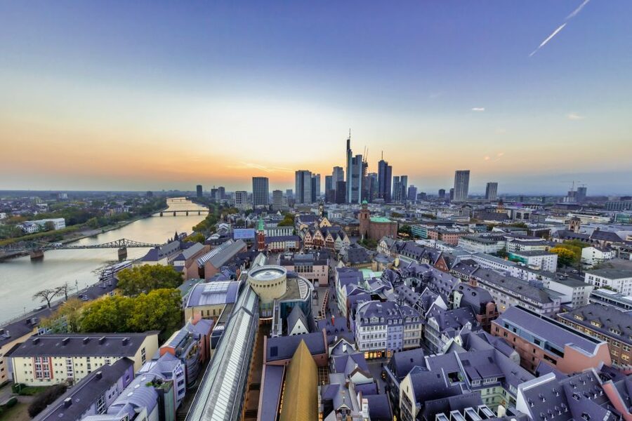 Frankfurt: New Old Town and Highlights German-Language Tour - Pace, Comfort, and What to Expect on the Ground