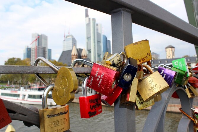 Frankfurt Old Town & Emperors: City Game & Walking Tour - The app experience: offline play and smartphone-first pacing