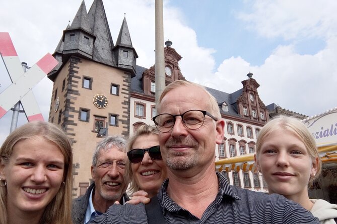 Frankfurt Old Town & Emperors: City Game & Walking Tour - Practical tips to make your walk smooth