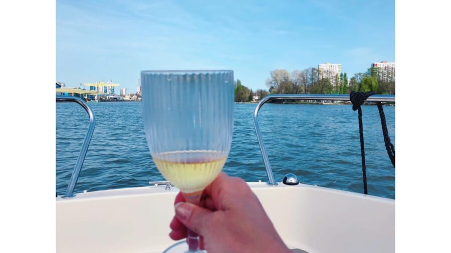 Frankfurt: Private Sport Boat Tour - Speed, Fun & Skyline - Key things to know before you go