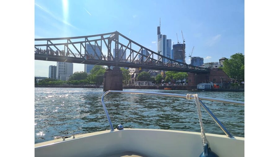 Frankfurt: Private Sport Boat Tour - Speed, Fun & Skyline - Why this private speedboat trip feels different than a standard cruise