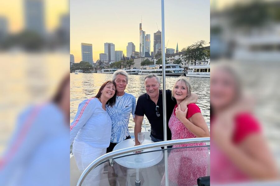 Frankfurt: Private Sport Boat Tour - Speed, Fun & Skyline - Meeting at the Main River by Städel Museum, Schaumainkai 56
