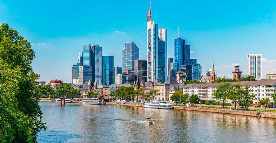 Frankfurt: River Main Sightseeing Cruise with Commentary - Eiserner Steg Boarding: Choosing a Seat and Timing Your View