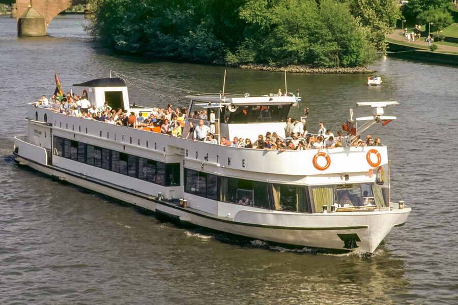 Frankfurt: River Main Sightseeing Cruise with Commentary - What You See Going Toward the Financial District (Downstream to Griesheim)