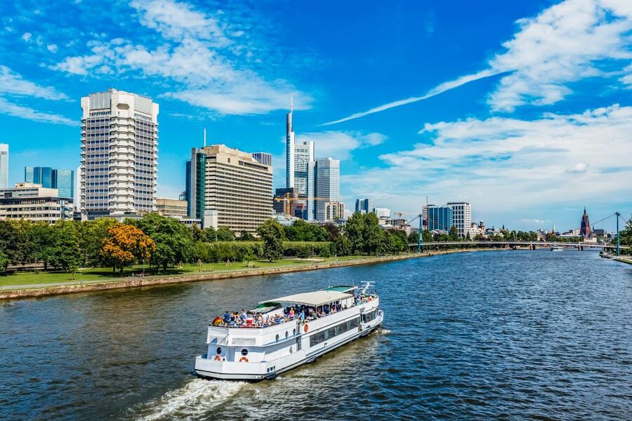 Frankfurt: River Main Sightseeing Cruise with Commentary - Onboard Comfort: Smooth Ride, Seating, and the Bar That Changes the Day