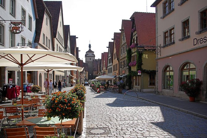 Frankfurt Super Saver: Neuschwanstein Castle and Rothenburg Day Trip - Outside the castle: views, gardens, and where photos happen