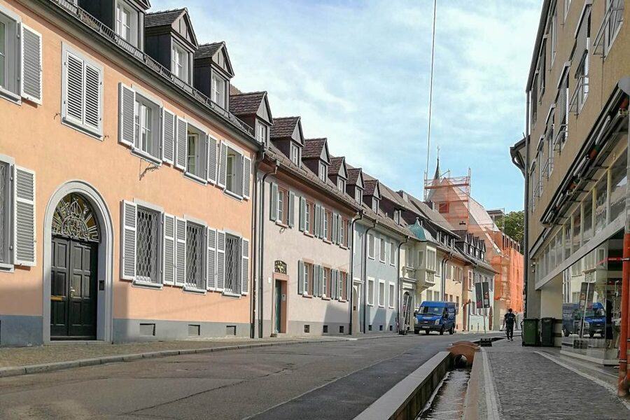 Freiburg: Gässle, Bächle and More City Tour - Kaiser-Joseph-Straße and Martins gate, old city lines meet modern streets