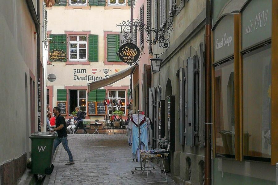 Freiburg: Gässle, Bächle and More City Tour - About the guides, pace, and why it feels like more than a checklist
