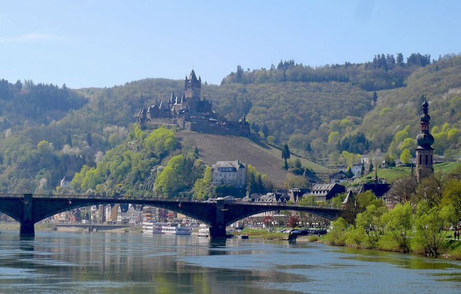 From Alken: Return Day Trip by Boat to Cochem - Leaving Alken: Lock Müden Makes the River Feel Real