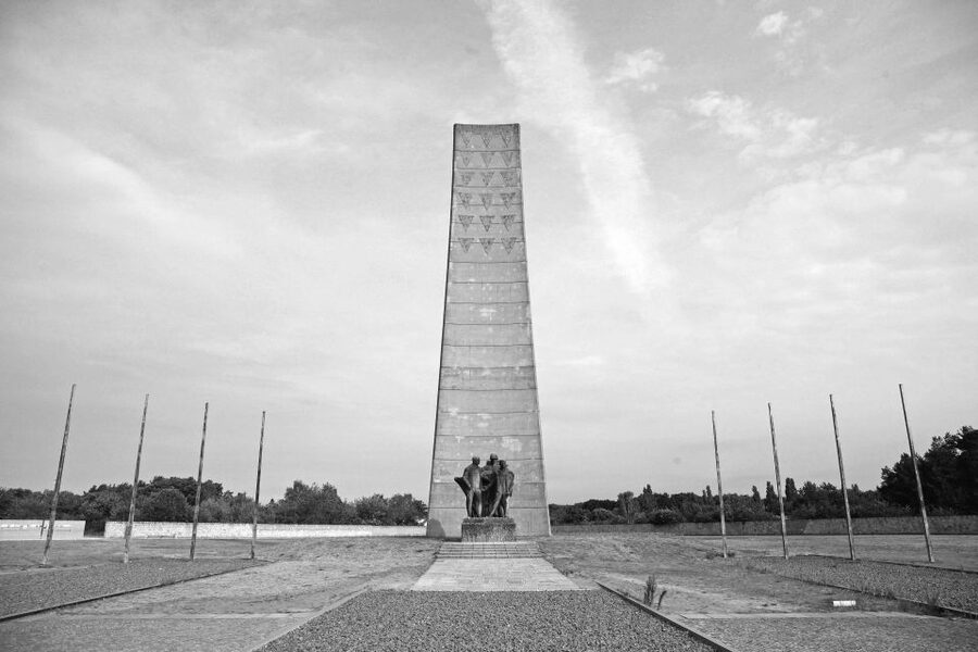 From Berlin: Licensed Sachsenhausen Tour with max. 15 people - Why Sachsenhausen is a powerful Berlin day trip, not just a stop on a list