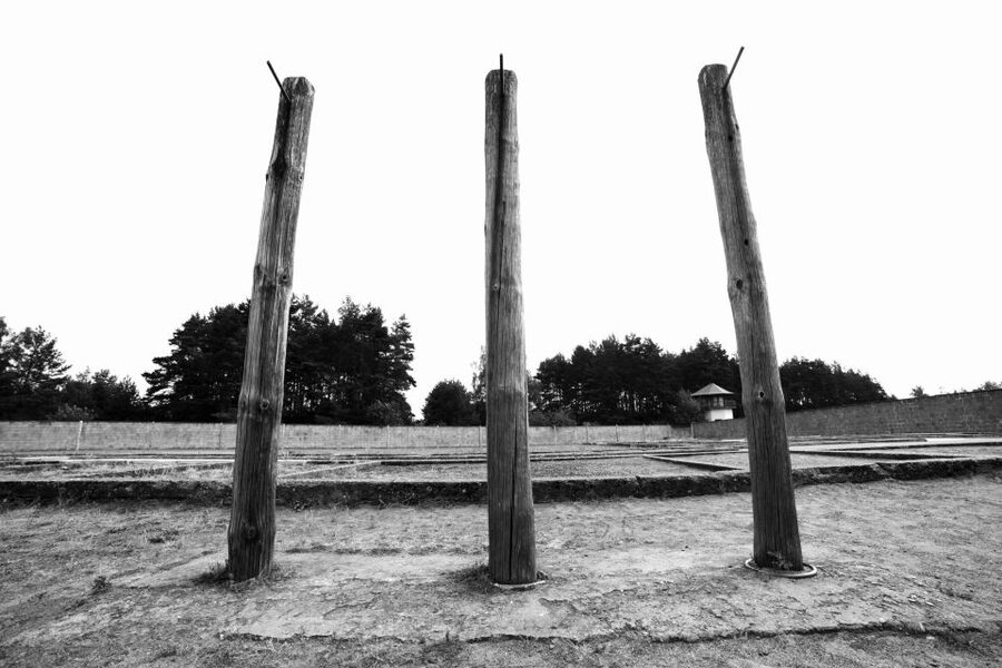 From Berlin: Licensed Sachsenhausen Tour with max. 15 people - Station Z: walking the execution-center memorial with context that matters
