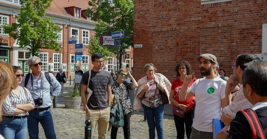 From Berlin: Potsdam Half-Day Tour in Spanish - Frederick the Great stops: getting the Imperial City story without a museum day