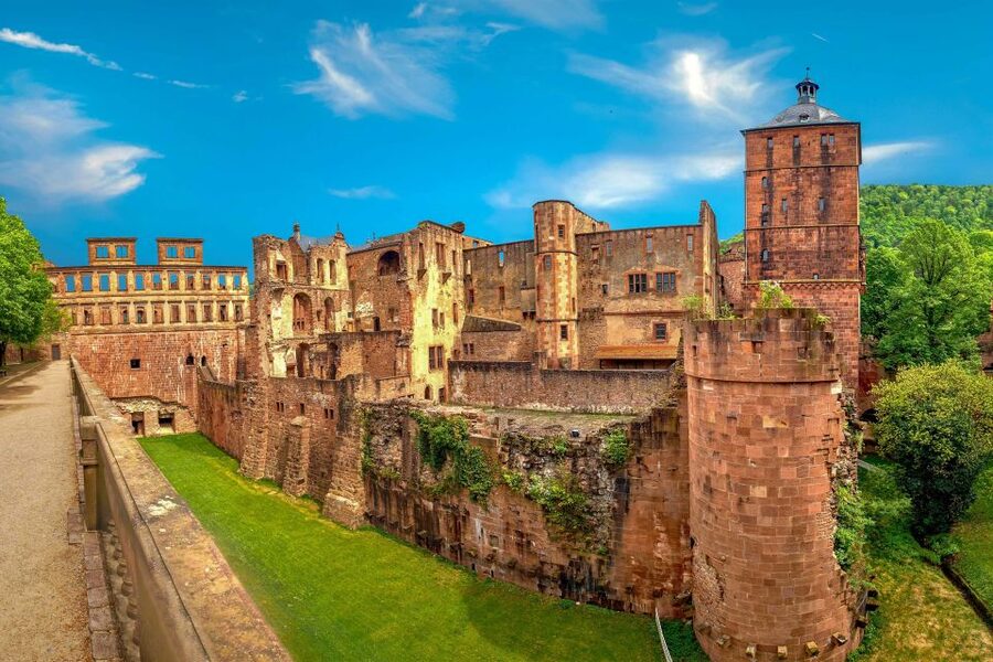 From Frankfurt: Heidelberg, Castle and Old City Guided Tour - Courtyard details: Friedrichs and Ottoheinrichs stops that make the buildings make sense