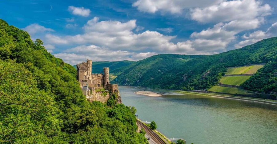 From Frankfurt: Rhine Valley Day Trip - Getting From Frankfurt Wiesenhuettenplatz to Rüdesheim Without Losing Time