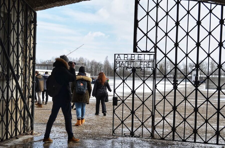 From Munich: Dachau Memorial Site Tour in Spanish - From Munich to Dachau, with an official Spanish guide