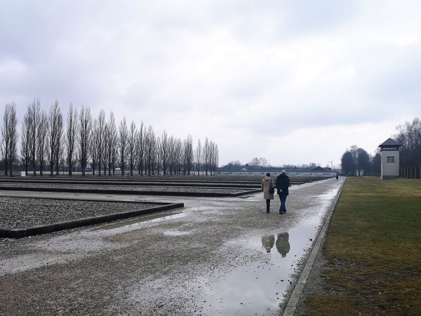 From Munich: Dachau Memorial Site Tour in Spanish - The permanent exhibition: the story you need before the walk