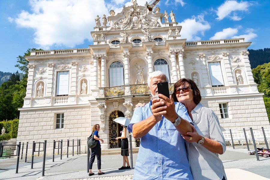 From Munich: Neuschwanstein & Linderhof Castle Full-Day Trip - Marienbrücke viewpoint time: plan around weather