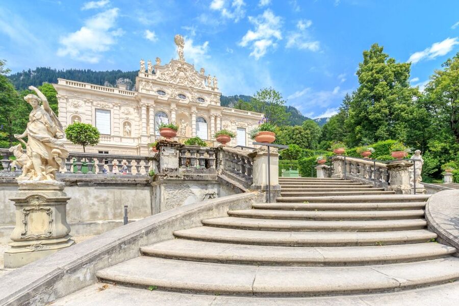 From Munich: Trip to Neuschwanstein & Linderhof in Spanish - Linderhof: the smaller palace that feels like a Baroque jewel