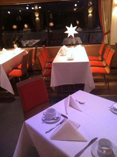 From Rüdesheim: 2-hour Christmas Boat Tour on the Rhine - The heated boat is the smart part in December
