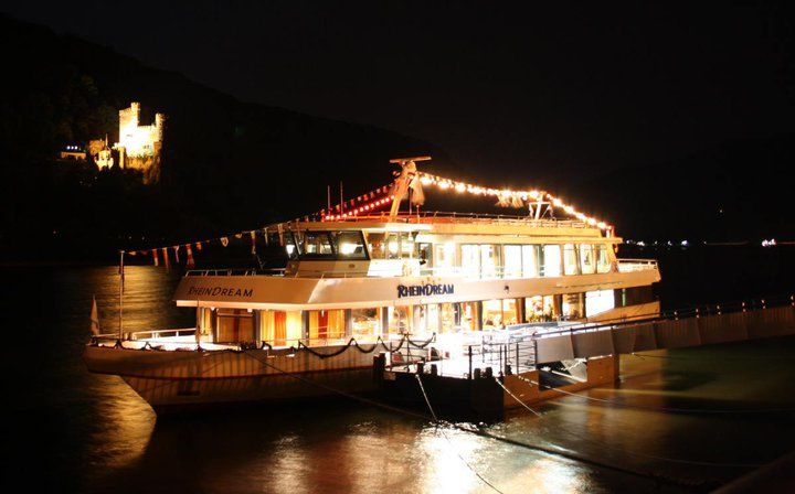 From Rüdesheim: 2-hour Christmas Boat Tour on the Rhine - Saturday: Christmas stories and medieval traditions on the Rhine