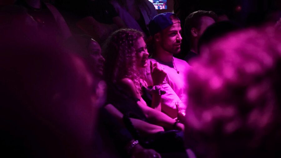 GET UP Comedy in Hamburg - Life is too short not to laugh! - Language expectations: German comedy and what to do if you only know basics