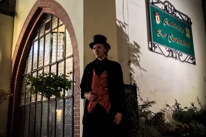 Gruseltour Berlin Haunted Ghost Walk 90-minute at Berlin Mitte city center - Keeping the Crowd Involved: How the Interactive Format Changes the Feel