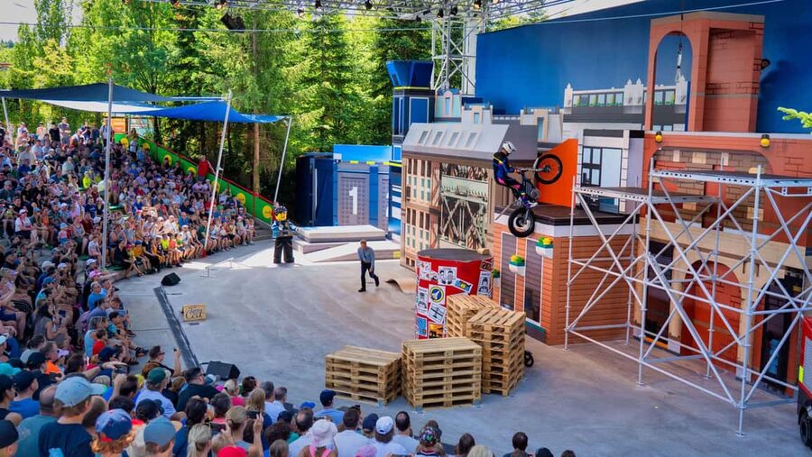 Günzburg: LEGOLAND® Deutschland Resort Admission Ticket - Knights Kingdom: castle action and the fire-dragon ride