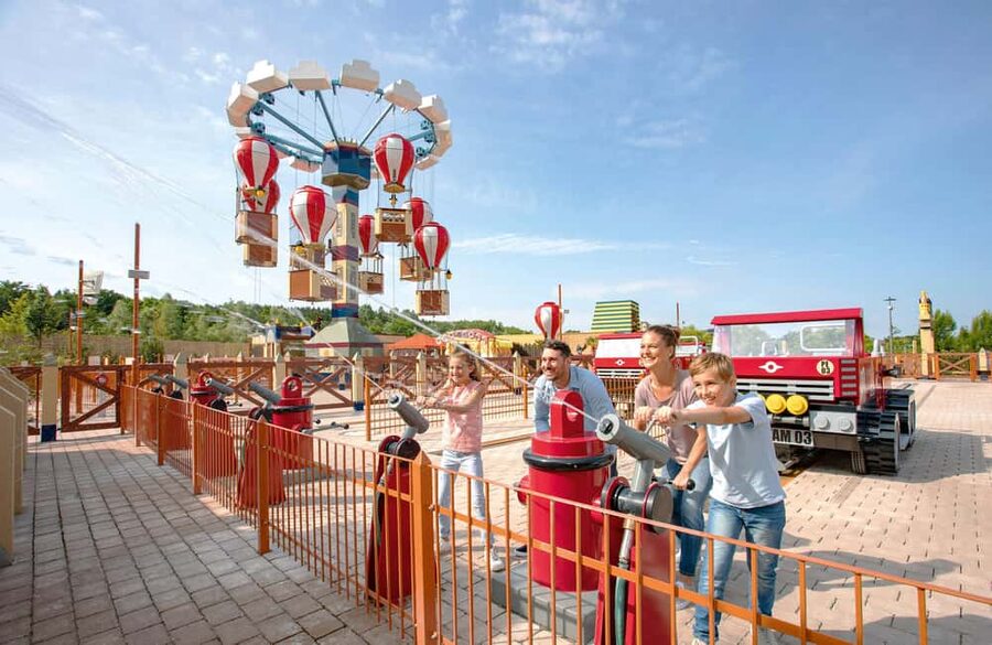 Günzburg: LEGOLAND® Deutschland Resort Admission Ticket - Wet rides, spare clothes, and heat reality checks
