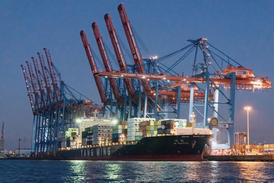 Hamburg: 1.5-Hour Evening Lights Harbour Cruise on a Ship - Key Points at a Glance