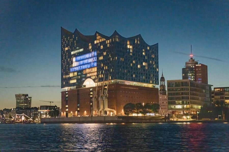 Hamburg: 1.5-Hour Evening Lights Harbour Cruise on a Ship - What’s Onboard: Bar, Snacks, and Cash