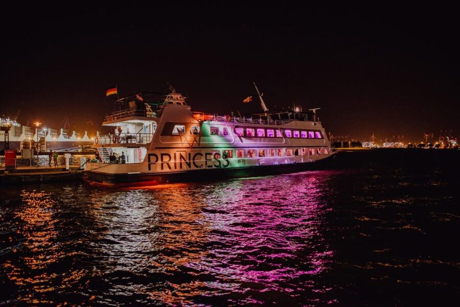Hamburg: 1.5-Hour Evening Lights Harbour Cruise on a Ship - The 90-Minute Cruise: Short Enough to Be Relaxing