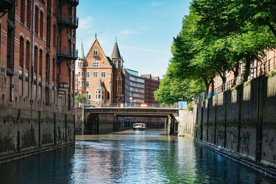 Hamburg: 1.5-Hour Harbor and Speicherstadt Day Cruise - Drinks and comfort on board, plus what not to count on