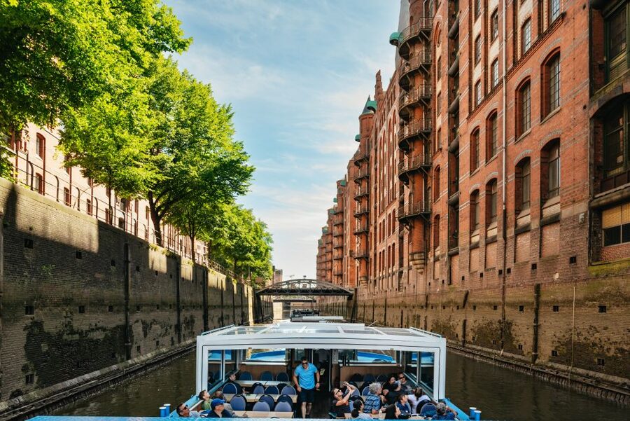 Hamburg: 1.5-Hour Harbor and Speicherstadt Day Cruise - Where you meet near Überseebrücke, and how to spot the right boat