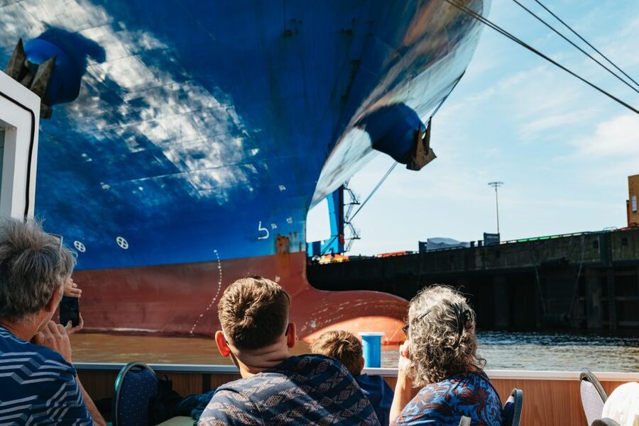Hamburg: 1.5-Hour Harbor and Speicherstadt Day Cruise - Stop-by-stop: what each sight is for, and what to look for