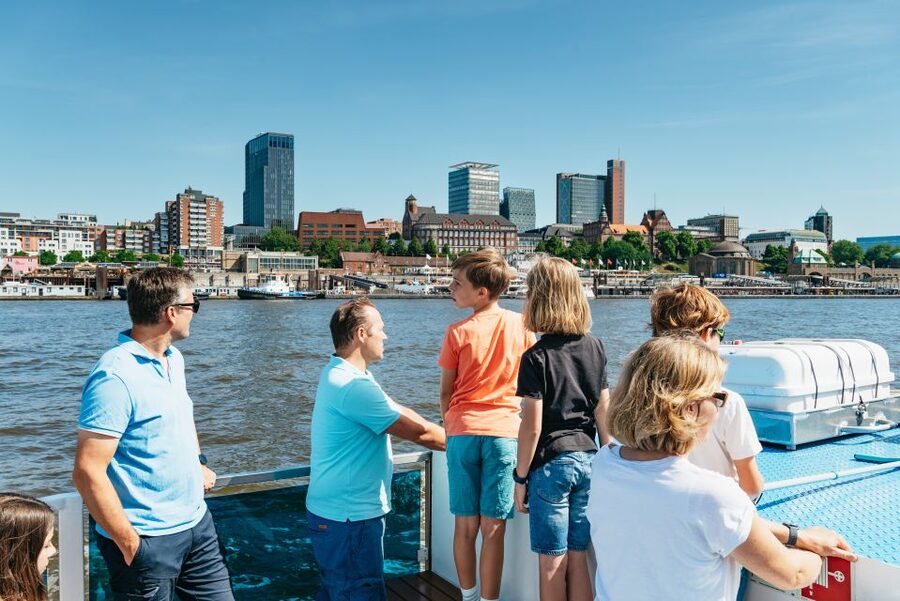 Hamburg: 1.5-Hour Harbor and Speicherstadt Day Cruise - Speicherstadt timing: when the tide allows it, and what happens if it does not