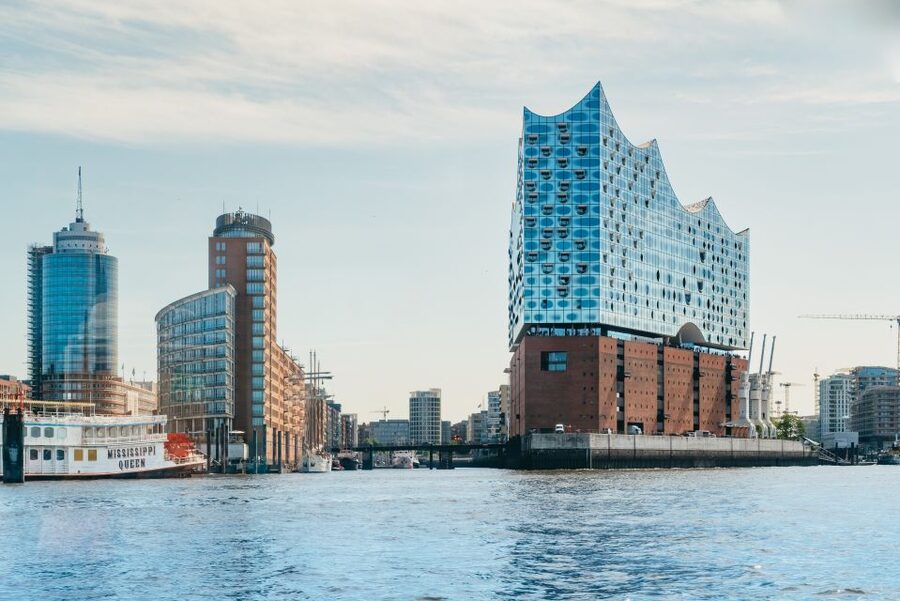 Hamburg: 1.5-Hour Harbor and Speicherstadt Day Cruise - What makes the guide experience stand out in Hamburg ports
