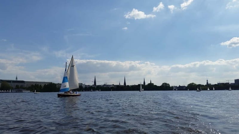 Hamburg: 1.5-Hour Sailing Sightseeing Tour on Aussenalster - Getting a great start: where to meet and how it runs