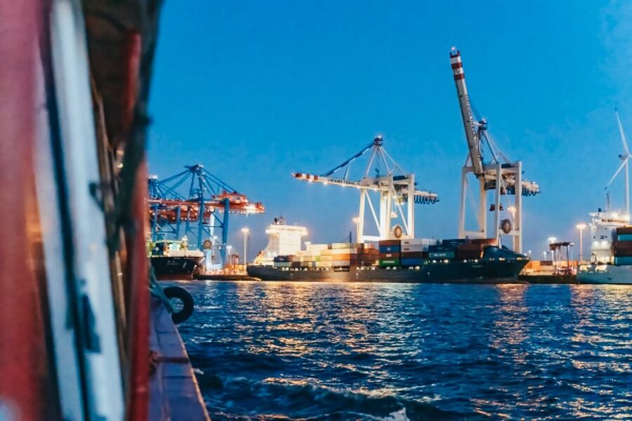 Hamburg: 1.5h Grand Harbor Evening Lights Cruise - Onboard Drinks, No Included Food, and How to Stay Comfortable