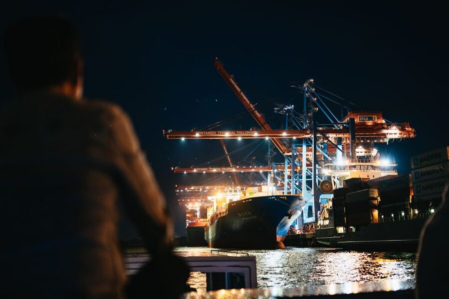 Hamburg: 1-Hour Evening Harbor Lights Cruise - St. Pauli Piers and Museum Ships Along the Waterfront