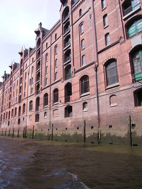 Hamburg: 1-Hour Harbor Cruise - Tide and water level, why the Speicherstadt route can change