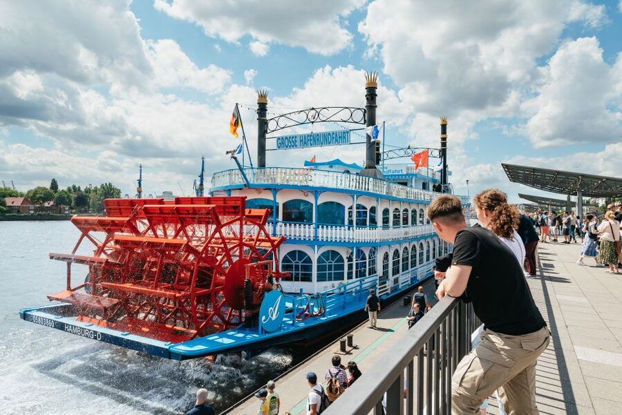 Hamburg: 1-Hour Harbor Sightseeing Cruise with HafenCity - Audio Reality Check: Live German Commentary and the App on Your Phone