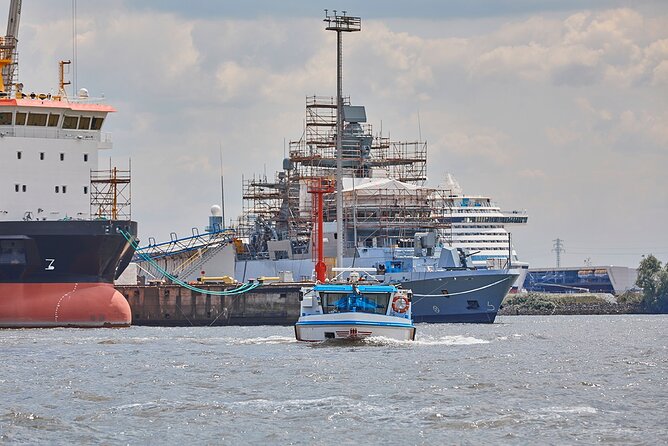 Hamburg: 1-hour harbor tour - Onboard Comfort, Restroom Access, and Who This Tour Fits Best