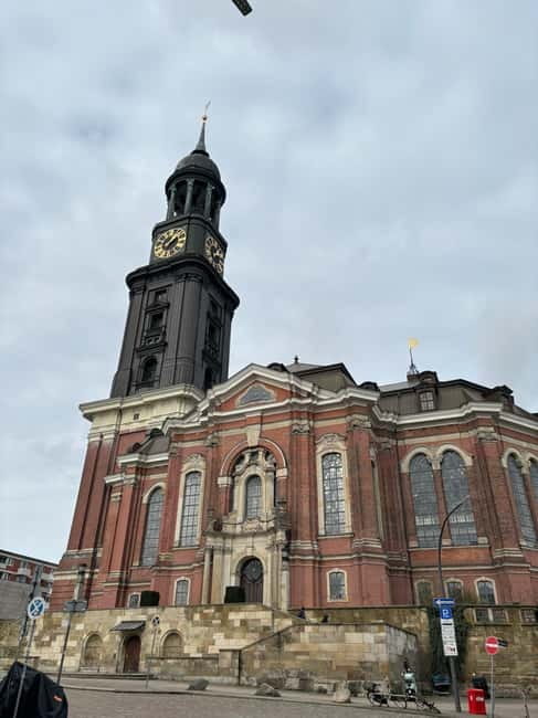 Hamburg: 1-Hour Sightseeing Bus Tour with Live Guide - Key Highlights You Actually Feel in 60 Minutes